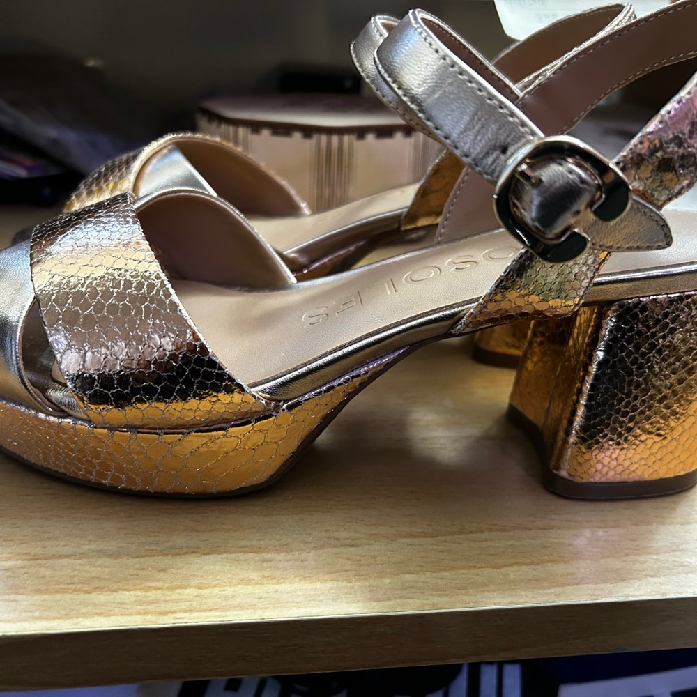 Aerosoles platform sandals